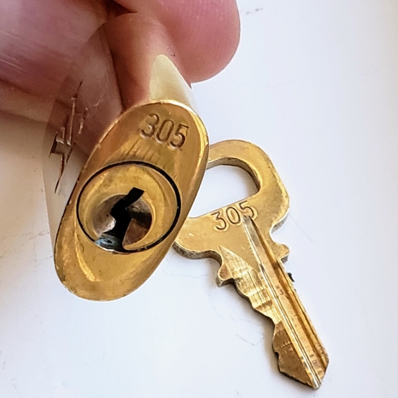 Louis Vuitton padlock, #305 (made before '09) Vintage, EUC! - Picture 9 of 12